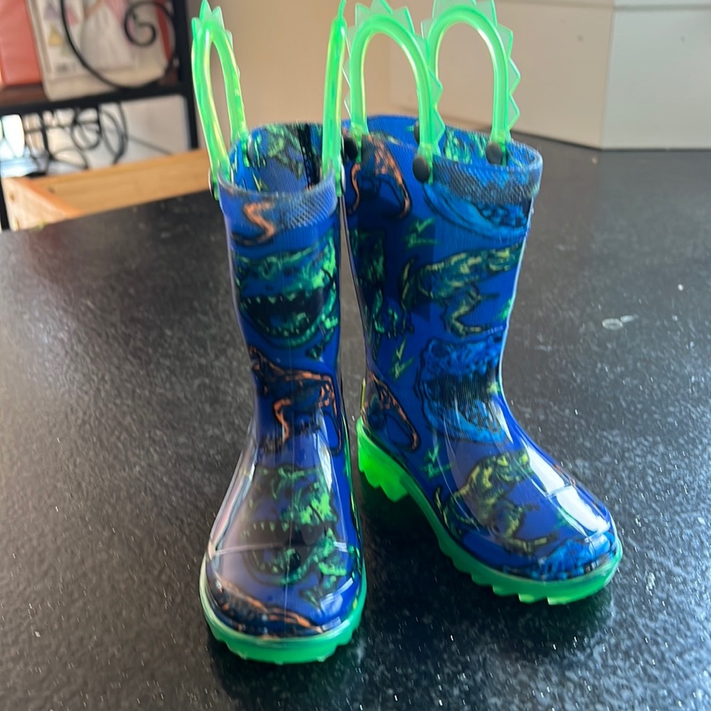 Western Chief Light Up Dinosaur Rainboots size 5 (toddler)